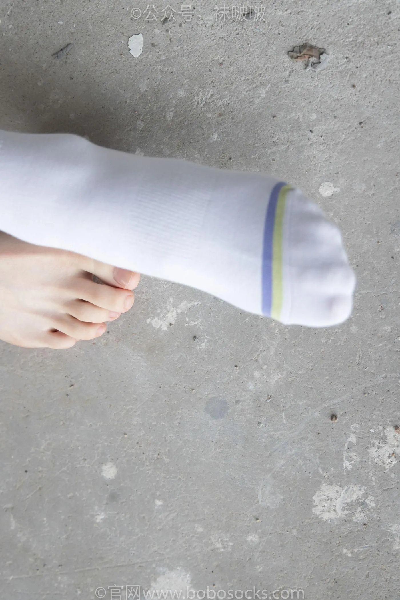 [BoBoSocks袜啵啵]NO.025 熊熊-安踏运动鞋、白色棉袜（踩脏）、裸足 [146P]插图4
